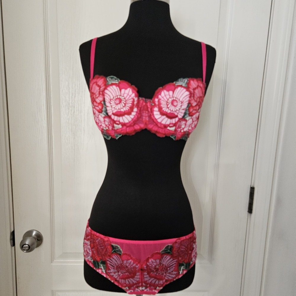 Adore Me Set
